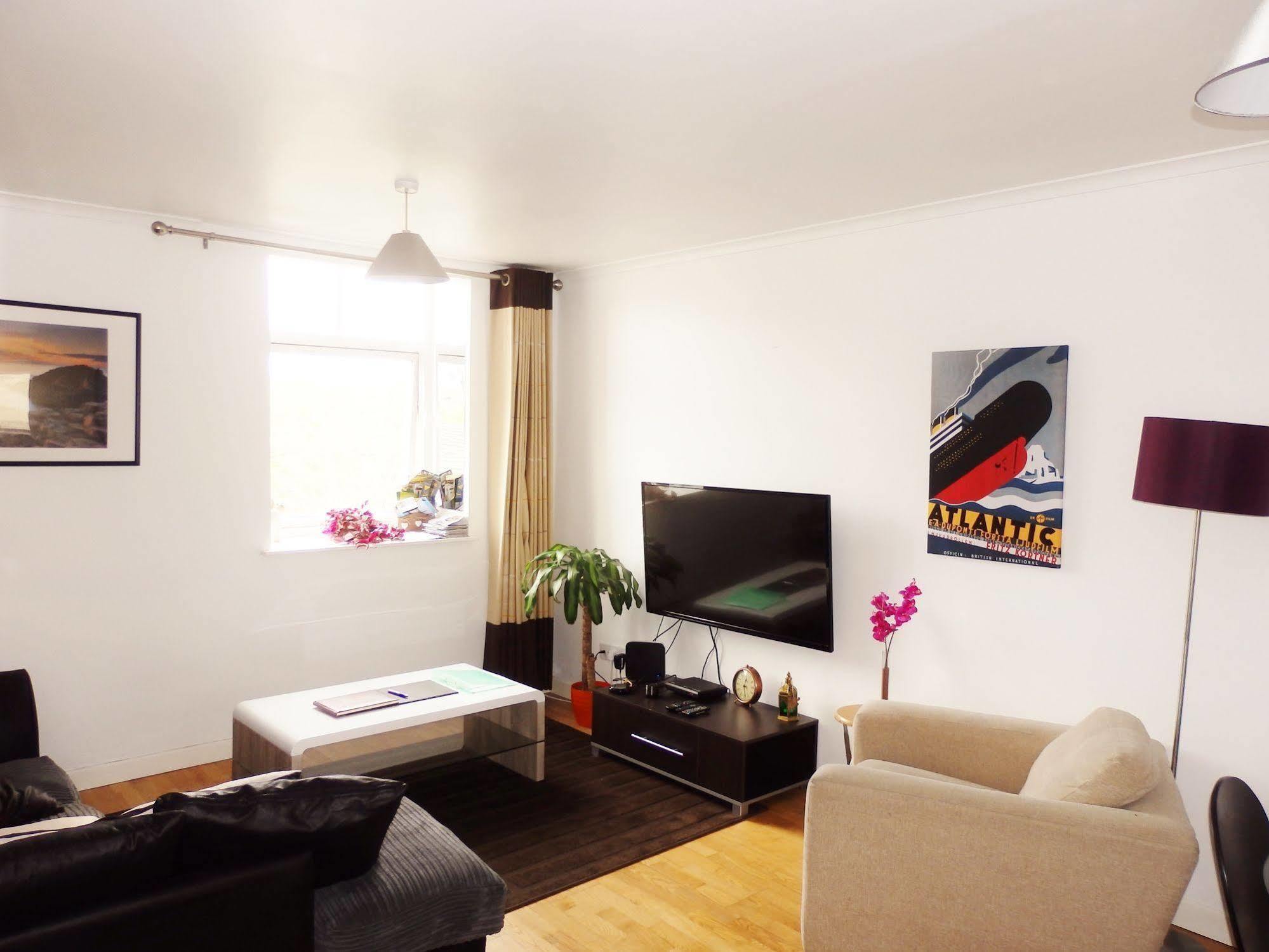 Excellent Location - City Centre - Parking - 4 Beds -2 Bedrooms Belfast Zewnętrze zdjęcie