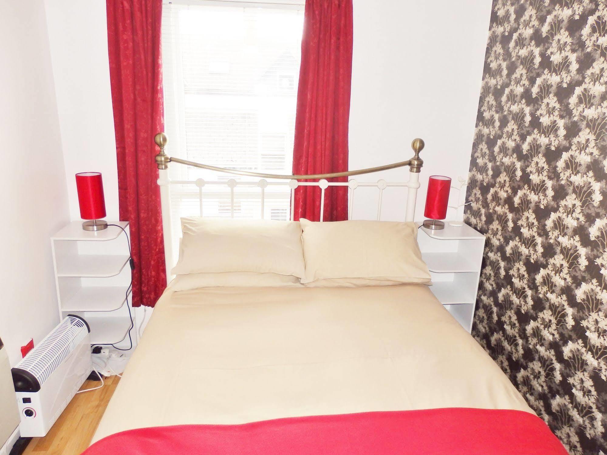 Excellent Location - City Centre - Parking - 4 Beds -2 Bedrooms Belfast Zewnętrze zdjęcie