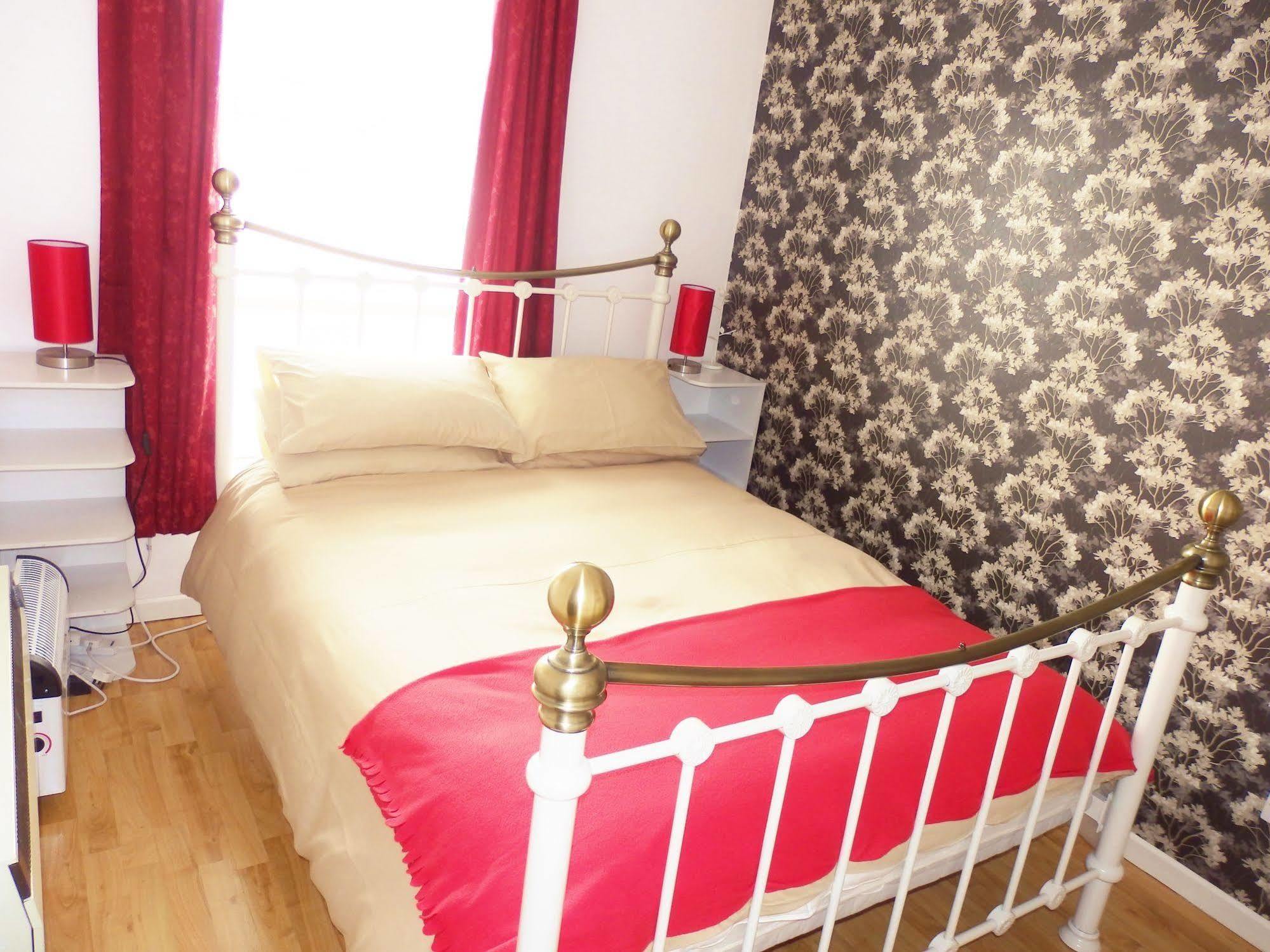 Excellent Location - City Centre - Parking - 4 Beds -2 Bedrooms Belfast Zewnętrze zdjęcie